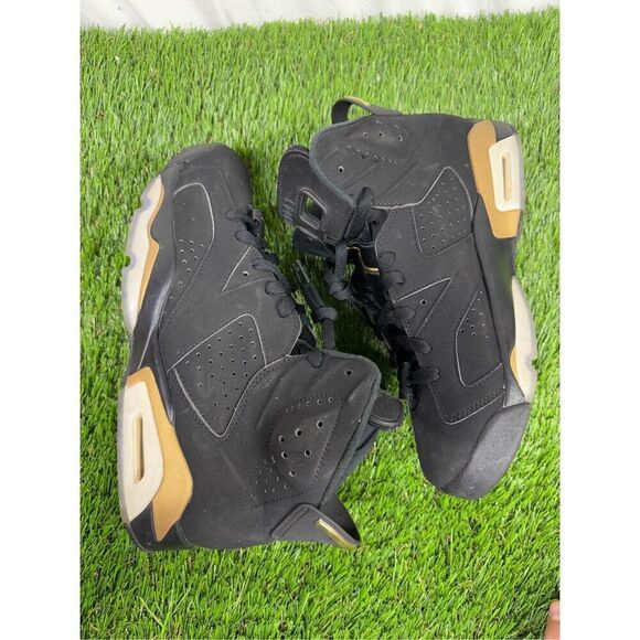 Size 9 - OG ALL CLEAN Jordan 6 Retro Defining Moments 2020 - Picture 5 of 7